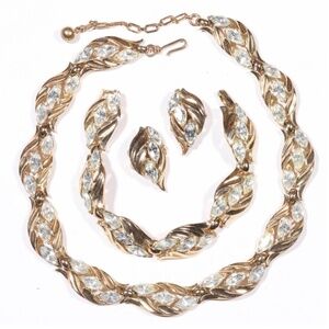 Vintage Crown Trifari Rhinestone Parure – Necklace, Bracelet, & Earrings Set